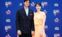 大谷翔平&真美子夫人に「仲睦まじい姿憧れです」インスタ“反響”　デコピンも登場「ウインクが可愛すぎます」