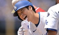 大谷翔平がチラ見した先に…接近してきた元ライバル　英語で「Heyyyy」、“日本流”でお返し