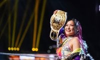「エグすぎ」人気日本人女子レスラーが衝撃の“超回転”で危険技…リングに頭を突き刺す→成功後のリアクションも話題