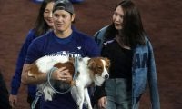 「最高に可愛くて癒されました」大谷翔平が愛犬デコピンの「名スイマー」ぶりを紹介　ファンはメロメロ