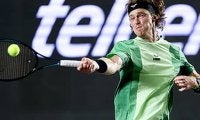  世界10位 逆転勝ちで4強 