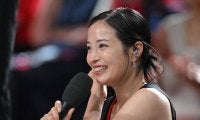 ＳＮＳ騒然　バスケ会場降臨の透明感美女が「小学生みたいに」元ＮＢＡ選手との２ショット動画に反響「体格差エグい」もちらり肉体美に注目「やっぱ筋トレしてるな～という体してる」