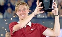  5年ぶり片手バック対決の決勝制しV 