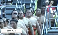 「本人に似すぎw」「衝撃のインパクト」人気力士の化粧まわしにファン“笑撃”