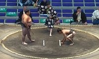 「私より軽い」60キロの“最軽量”力士、土俵際の大逆転 93.8キロ差を跳ね返す華麗な美技に「別次元の相撲しとるw」喝采