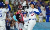 口開け仰天「17番のユニ着てたぞ」　大谷36号の着弾地点が話題…狂喜乱舞の左翼席