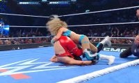 「どこ掴んでんだ」女子レスラー、クセがすごい“お尻抑えこみ”にファンツッコミ…まさかの事態に相手はぶ然