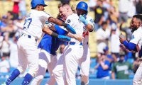 「フリーマン引いてるやん」　大谷の生還前に飛び出し…真っ先に駆け寄った人物「すごい笑」
