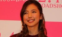 ｢やっぱり可愛い！｣元日本代表のJ1鹿島MF柴崎岳の美人アイドル妻、家族旅行中の“ばっちりメイク近影”が沸騰｢さすがアントラーズ｣な驚きの遭遇も！