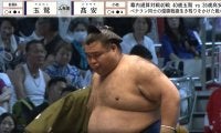えっ…高安の土俵入り化粧まわしが“胸アツ”すぎる 直後に横綱土俵入りで再登場 館内喝采