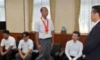 「目の前の一戦を全力で」山梨学院が副知事らに抱負　高校野球