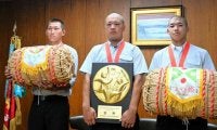 優勝した日大山形が県など訪問　主将「泥臭いプレーで頑張る」