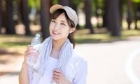 むくみや体の冷えを防ぐ水の飲み方