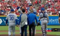 大きく外れたスイーパー…大谷翔平に「大丈夫ですか？」 スミスは即座にマウンドへ、放送席も騒然とした緊急降板直前の“異例事態”