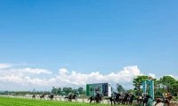 競馬場内外のグルメ満喫や一時帰宅も？ 「競走時間帯の拡大」が生んだ夏競馬の“新風景”