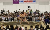 白熱のぶつかり合い　「万博場所」で4千人喝采　大相撲の地方巡業