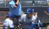 大谷翔平がド軍・名物バットボーイにとった“行動”…ヘレラさんを右手で「ポン」 “感謝の気持ち”滲んだ一幕