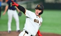 巨人リチャードが豪快4号　ドーム熱狂の逆方向弾…ハイタッチの阿部監督は右肩負傷？