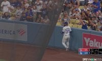 ドジャース戦中継で映った微笑ましい光景 急接近したテオファンがテンションMAXに