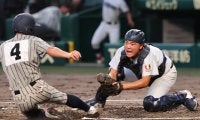 春夏連覇狙う横浜が完封で初戦突破！要所で好守連発！約1時間の中断も集中力切らさず敦賀気比との強豪対決制す！【25年夏甲子園】