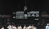 甲子園史上最遅１９時４９分開始→２２時４６分決着　初出場綾羽が延長十回死闘で聖地初白星