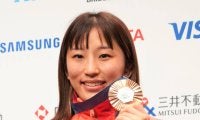 【レスリング】「素敵なワンピに笑顔」須崎優衣がコットンの涼しげワンピースのオフショット公開