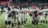 甲子園で話題…復活した伝説の名門ユニ　“そっくり”にOBたちの本音「血が流れている」