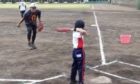 少年野球で危険な“バット投げ”をどう防ぐ？　プロも推奨…楽しく習慣化できる「入れたら1点」
