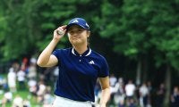逃げ切り失敗で悔しさいっぱいの森田遥 初優勝へ1打差2位の鶴岡果恋は充実感も