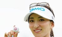 白シャツの脇元華＆桜の姉妹が２ショット「姉妹そろって良い表情していますよ」の声