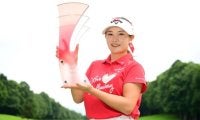 「全力で夏休み」の効果てきめん！黄金世代の26歳が逆転のツアー通算3勝目　クルーザー上での大胆“セクシーショット”も話題に