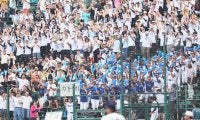 到着の遅れていた高川学園応援団の登場で甲子園は拍手喝采！大声援受けたナインは勝ち越しに成功！
【25年夏甲子園】