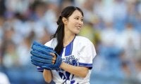「ゴルファー？」ＤｅＮＡ始球式に登場した美女　「脚綺麗」「綺麗なフォーム」と反響　私服姿も「可愛すぎ」