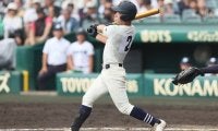 未来富山の期待の2年生捕手が甲子園初本塁打！3安打＆強肩を披露し、来年のドラフト候補に浮上 【25年夏甲子園】