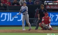 大丈夫か…？大谷翔平、豪快42号直後の行動に「痛めたか？」「怪我せんで」ベンチでの様子に心配の声