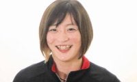 一瞬、誰！？「横に座ってたら嫌よね」ちょっと怖い…角田夏実が衝撃の機内姿公開「隣いない奇跡」