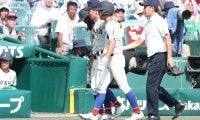 横浜高ベンチ、足つった相手選手に即給水　敵味方関係なし…甲子園で心温まる拍手喝采