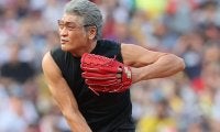 還暦直前なのに…豪快フォームで衝撃103キロ　ワイルド始球式に騒然「おじの体格じゃねぇ」