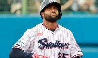 ヤクルトに痛手…主砲サンタナ、今季の再来日はなし　米国で右肘手術、昨季は最高出塁率