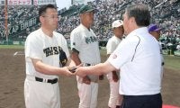 大社のユニホームで40年ぶりに甲子園の土　育成功労賞の板垣さん