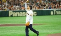 松井秀喜氏の始球式でサプライズ　王会長や原氏、堀内氏が登場…まさかの演出に東京D騒然
