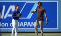 山本由伸、ダルビッシュと試合前に談笑　佐々木朗希に続き…帽子脱いで挨拶