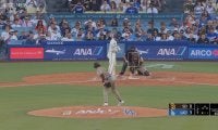 大谷翔平、あまり見たことがない“棒立ちスルー”リアクション…大荒れピッチャーの危険球には“のけぞり絶叫”の場面も