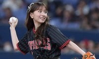 37歳歌姫が「相変わらずかわいすぎる」　大暴投で照れ笑いも「いつもと雰囲気違う」