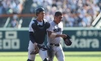 横浜がサヨナラ負けで4強逃す、主将の阿部葉太はスタンドの前で崩れ落ち号泣｢相手よりも力がなかった｣【25年夏甲子園】
