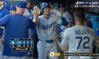 大谷翔平、44号の直後に…顔面に“ひまわりの種”を浴びる ベンチ同僚のお出迎えシーンにほっこり