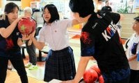 聾学校の子ら、世界トップレベル体感　デフボウリング韓国代表と交流