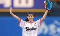 「妖精に見えました」神宮降臨で“勝利の女神”に　14歳モデルの始球式に止まらない反響　初々しいインタビューも話題