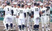 甲子園の決勝後に捉えた「今大会最高の1枚」　滲む“ノーサイド”の精神に感動「素敵」