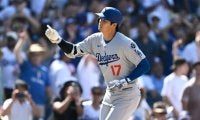 45号豪快弾の直後…大谷翔平が伝えた1枚　宿敵から3連敗を阻止した24歳新人に“敬意”